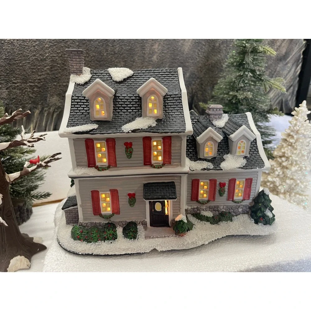 St Nicholas Square NEW ENGLAND HOME 2007 Village Collection Lighted House Boxed